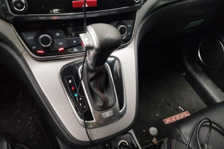 Used Haval H6 2016 Upgraded Model 1.5T Automatic Two-Wheel Drive Elite Version Gear Lever