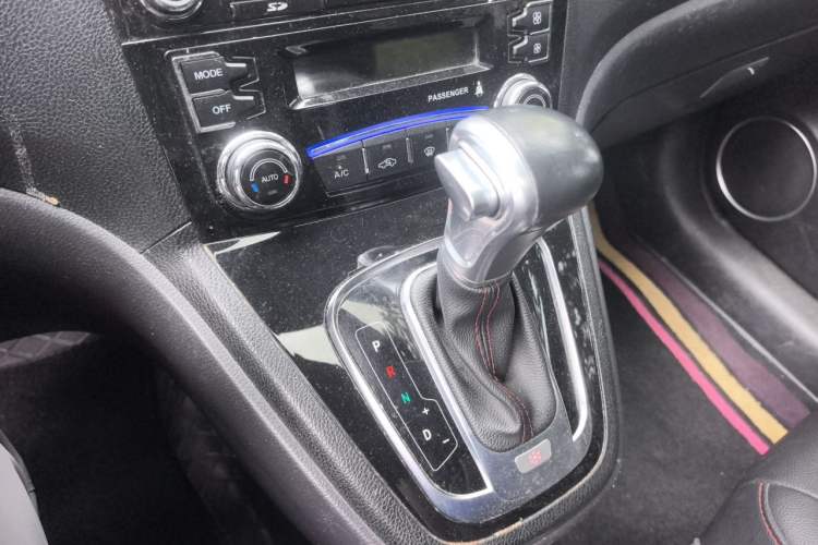 Used Haval H6 2016 Upgraded Model 1.5T Automatic Two-Wheel Drive Elite Version Gear Lever