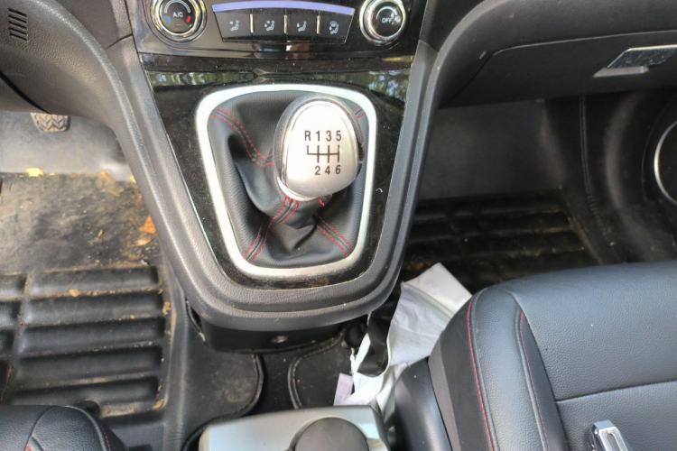 Used Haval H6 2016 Upgraded Model 1.5T Manual Two-Wheel Drive Urban Version Gear Lever