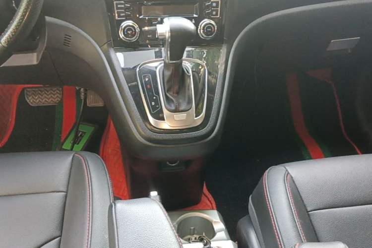 Used Haval H6 2016 Upgraded Model 1.5T Automatic Two-Wheel Drive Elite Version Gear Lever