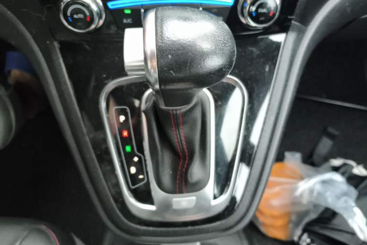 Used Haval H6 2016 Upgraded Model 1.5T Automatic Two-Wheel Drive Elite Version Gear Lever