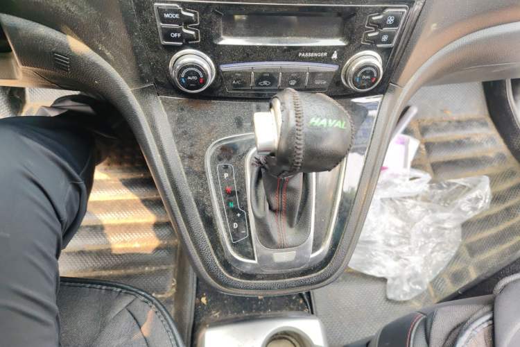 Used Haval H6 2016 Upgraded Model 1.5T Automatic Two-Wheel Drive Elite Version Gear Lever