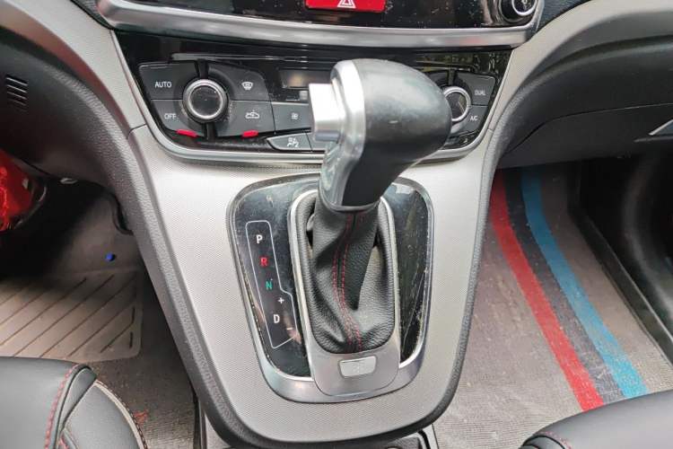 Used Haval H6 2016 Upgraded Model 1.5T Automatic Two-Wheel Drive Prestige Version Gear Lever