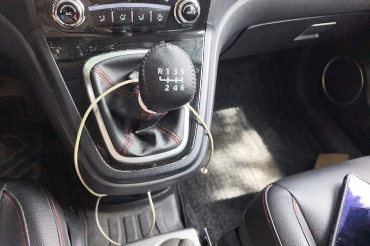 Used Haval H6 2016 Upgraded Model 1.5T Manual Two-Wheel Drive Urban Version Gear Lever