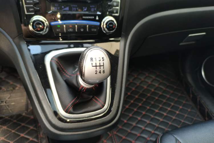 Used Haval H6 2016 Upgraded Model 1.5T Manual Two-Wheel Drive Elite Version Gear Lever