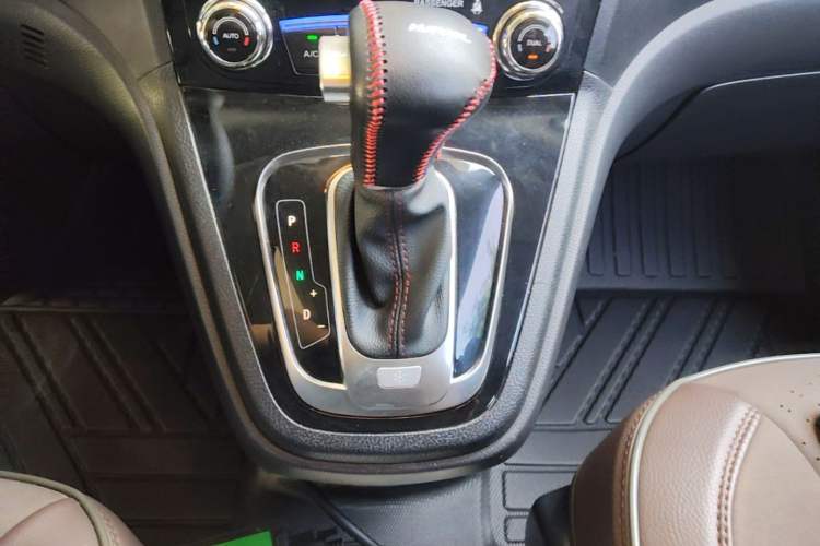 Used Haval H6 2016 Upgraded Model 1.5T Automatic Two-Wheel Drive Elite Version Gear Lever