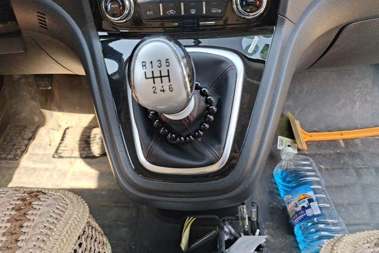 Used Haval H6 2016 Upgraded Model 1.5T Manual Two-Wheel Drive Elite Version Gear Lever