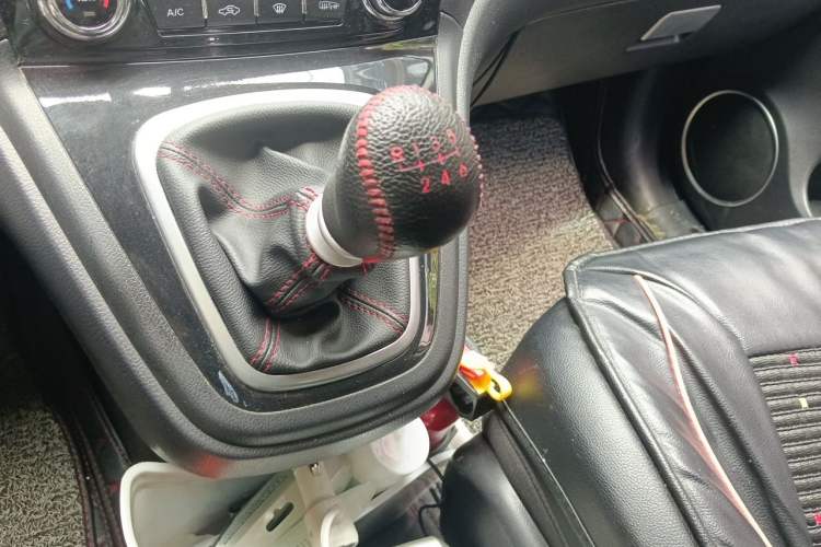 Used Haval H6 2016 Upgraded Model 1.5T Manual Two-Wheel Drive Elite Version Gear Lever