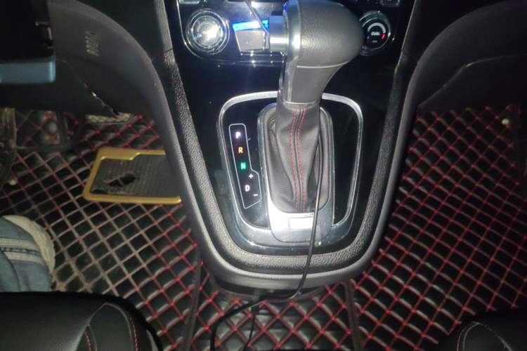 Used Haval H6 2016 Upgraded Model 1.5T Automatic Two-Wheel Drive Elite Version Gear Lever