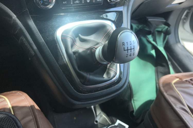 Used Haval H6 2016 Upgraded Model 1.5T Manual Two-Wheel Drive Elite Version Gear Lever