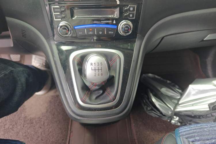 Used Haval H6 2016 Upgraded Model 1.5T Manual Two-Wheel Drive Elite Version Gear Lever