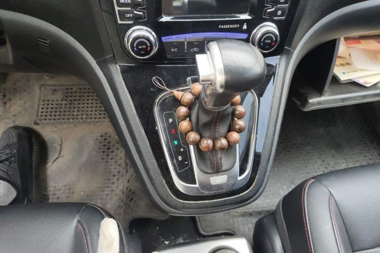 Used Haval H6 2016 Upgraded Model 1.5T Automatic Two-Wheel Drive Elite Version Gear Lever