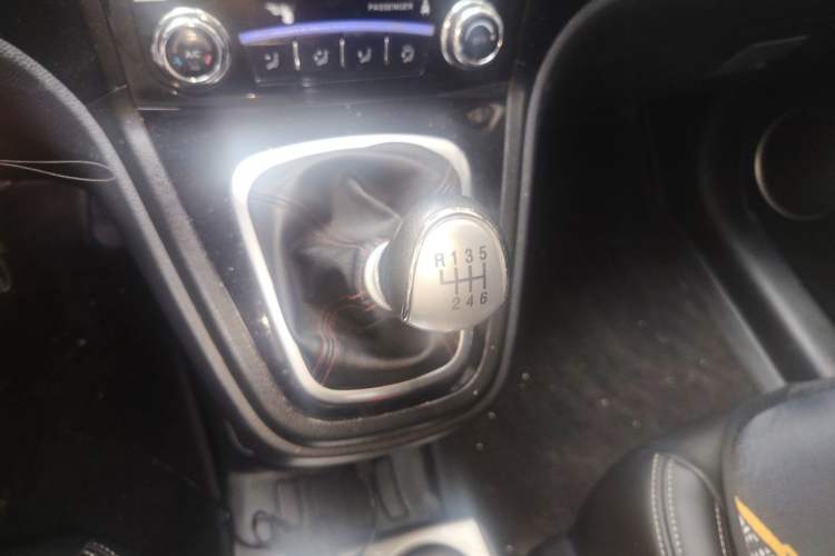 Used Haval H6 2016 Upgraded Model 1.5T Manual Two-Wheel Drive Value Edition Gear Lever