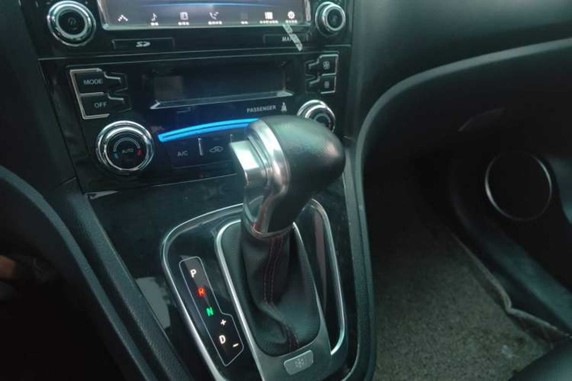 Used Haval H6 2016 Upgraded Model 1.5T Automatic Two-Wheel Drive Elite Version Gear Lever