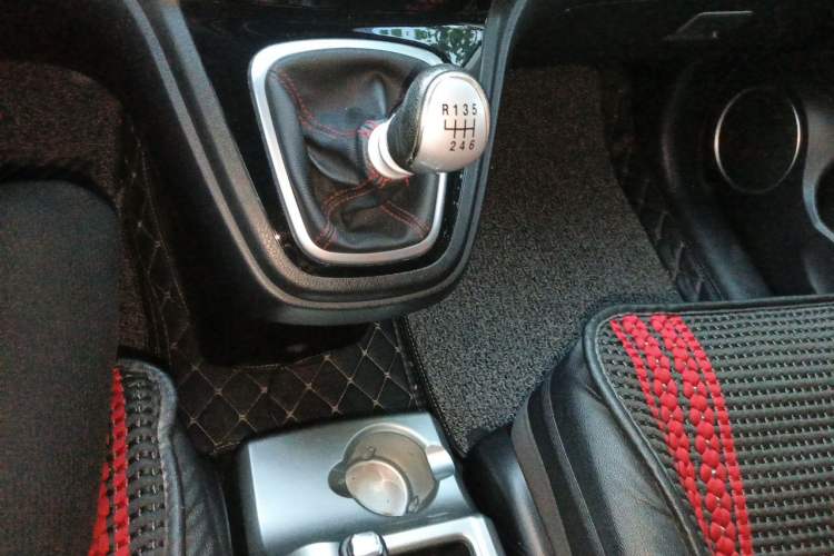 Used Haval H6 2016 Upgraded Model 1.5T Manual Two-Wheel Drive Urban Version Gear Lever