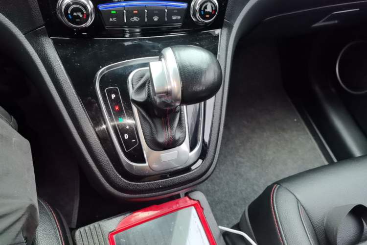 Used Haval H6 2016 Upgraded Model 1.5T Automatic Two-Wheel Drive Elite Version Gear Lever
