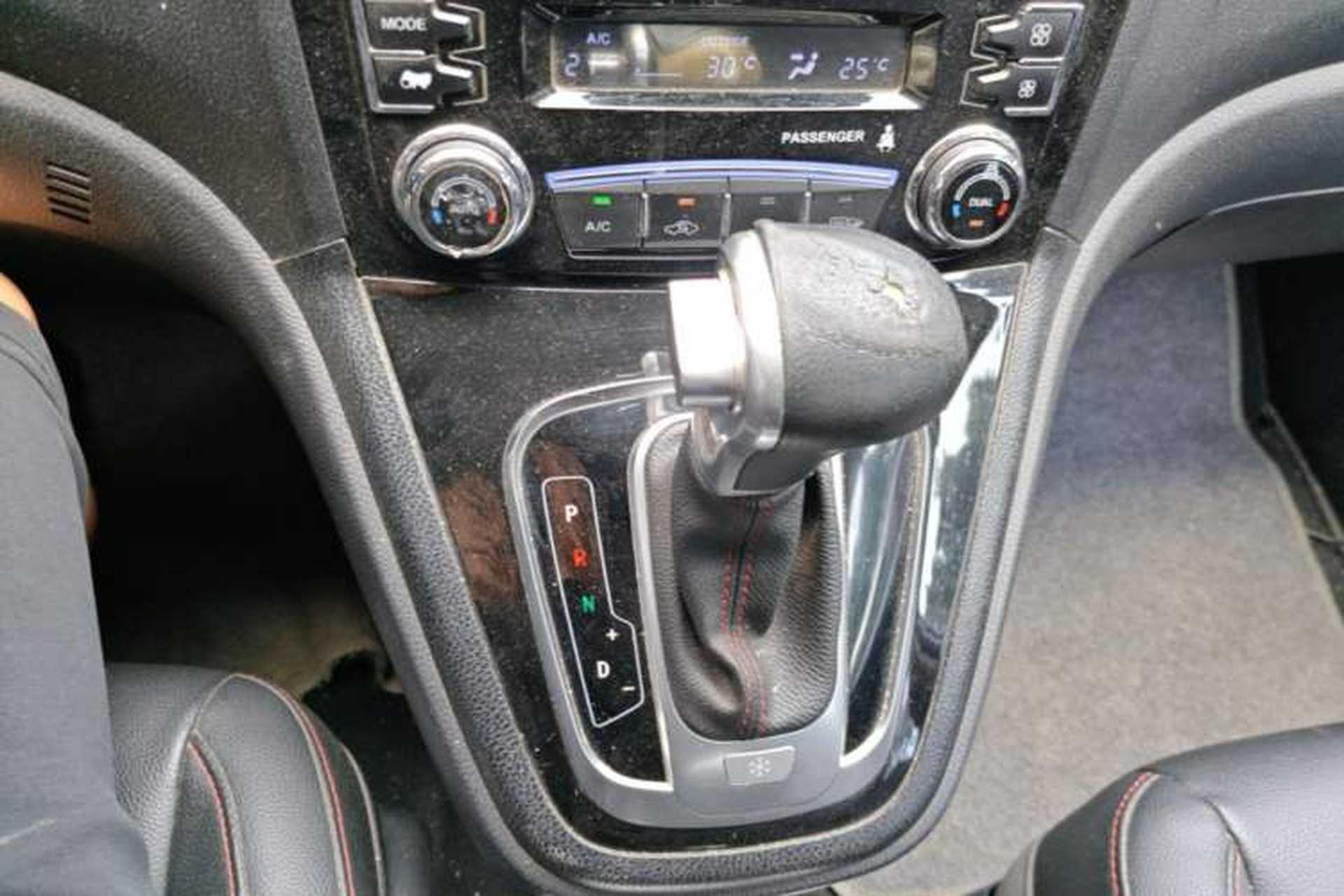 Used Haval H6 2016 Upgraded Model 1.5T Automatic Two-Wheel Drive Elite Version Gear Lever