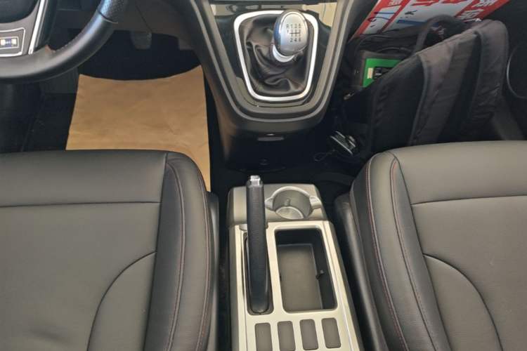 Used Haval H6 2016 Upgraded Model 1.5T Manual Two-Wheel Drive Elite Version Gear Lever
