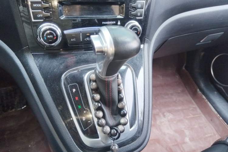 Used Haval H6 2016 Upgraded Model 1.5T Automatic Two-Wheel Drive Prestige Version Gear Lever
