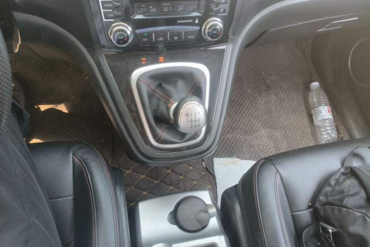 Used Haval H6 2016 Upgraded Model 1.5T Manual Two-Wheel Drive Elite Version Gear Lever