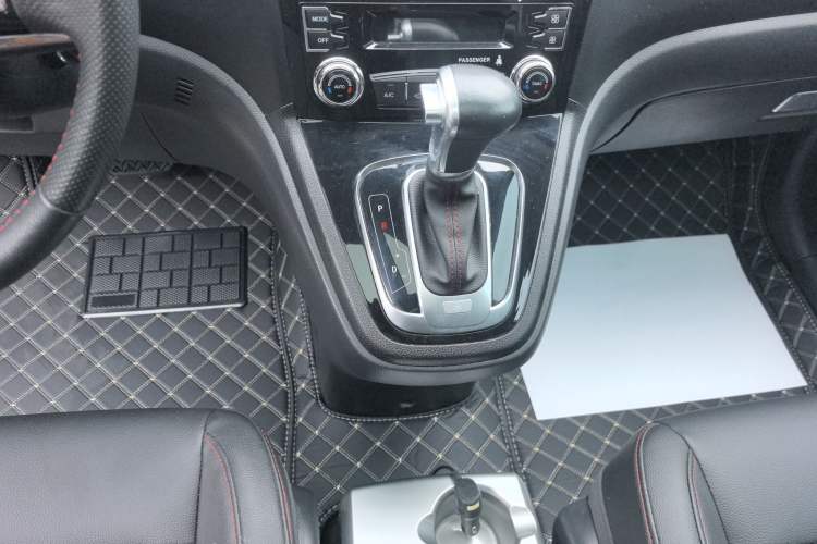 Used Haval H6 2016 Upgraded Model 1.5T Automatic Two-Wheel Drive Elite Version Gear Lever