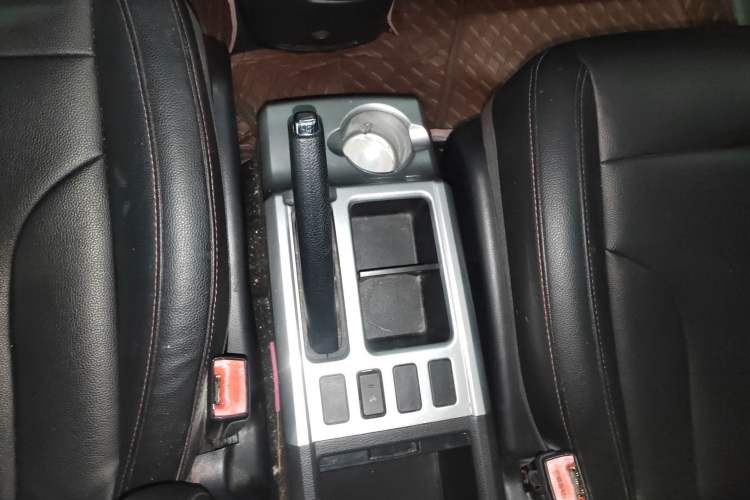Used Haval H6 2016 Upgraded Model 1.5T Automatic Two-Wheel Drive Elite Version Gear Lever