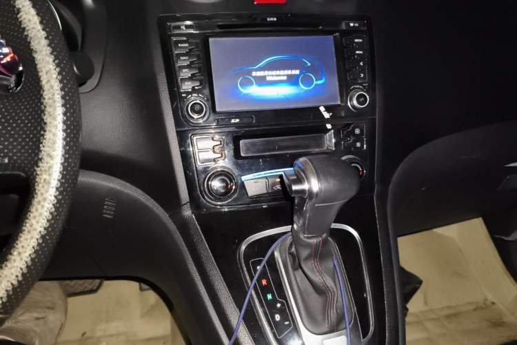 Used Haval H6 2016 Upgraded Model 1.5T Automatic Two-Wheel Drive Elite Version Gear Lever