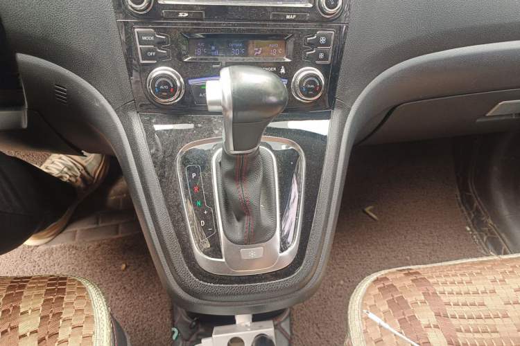 Used Haval H6 2016 Upgraded Model 1.5T Automatic Two-Wheel Drive Elite Version Gear Lever