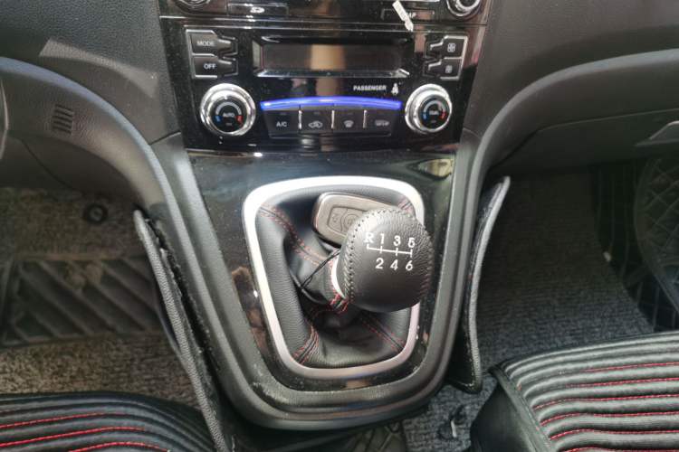 Used Haval H6 2016 Upgraded Model 1.5T Manual Two-Wheel Drive Elite Version Gear Lever
