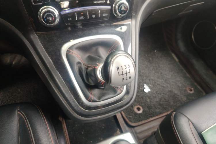 Used Haval H6 2016 Upgraded Model 1.5T Manual Two-Wheel Drive Urban Version Gear Lever