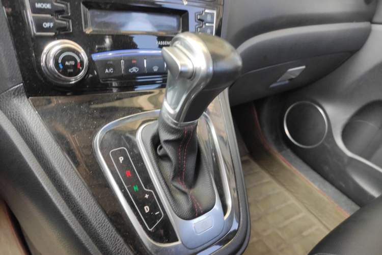 Used Haval H6 2016 Upgraded Model 1.5T Automatic Two-Wheel Drive Elite Version Gear Lever