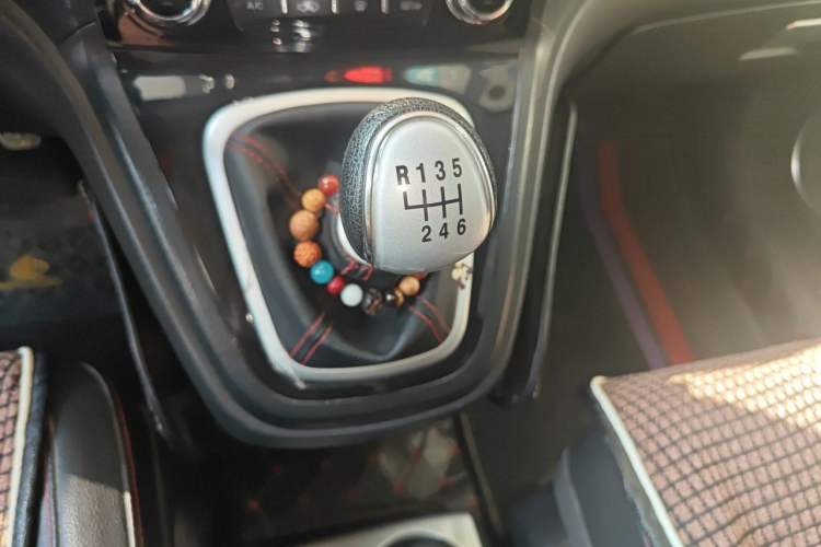 Used Haval H6 2016 Upgraded Model 1.5T Manual Two-Wheel Drive Elite Version Gear Lever