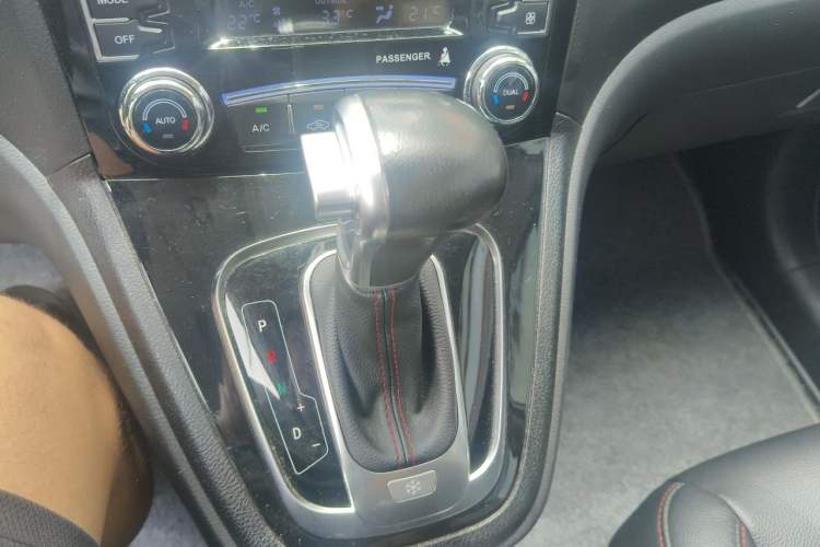 Used Haval H6 2016 Upgraded Model 1.5T Automatic Two-Wheel Drive Elite Version Gear Lever