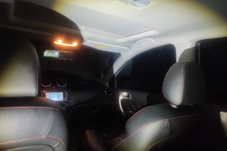 Used Haval H6 2016 Upgraded Model 1.5T Automatic Two-Wheel Drive Elite Version Headliner