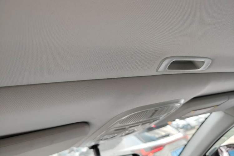 Used Haval H6 2016 Upgraded Model 1.5T Automatic Two-Wheel Drive Elite Version Headliner