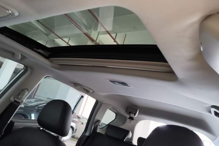 Used Haval H6 2016 Upgraded Model 1.5T Automatic Two-Wheel Drive Elite Version Headliner