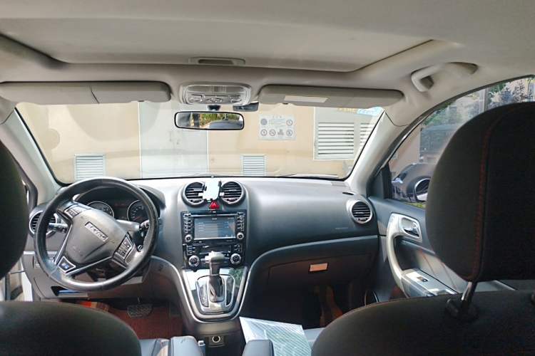 Used Haval H6 2016 Upgraded Model 1.5T Automatic Two-Wheel Drive Elite Version Headliner