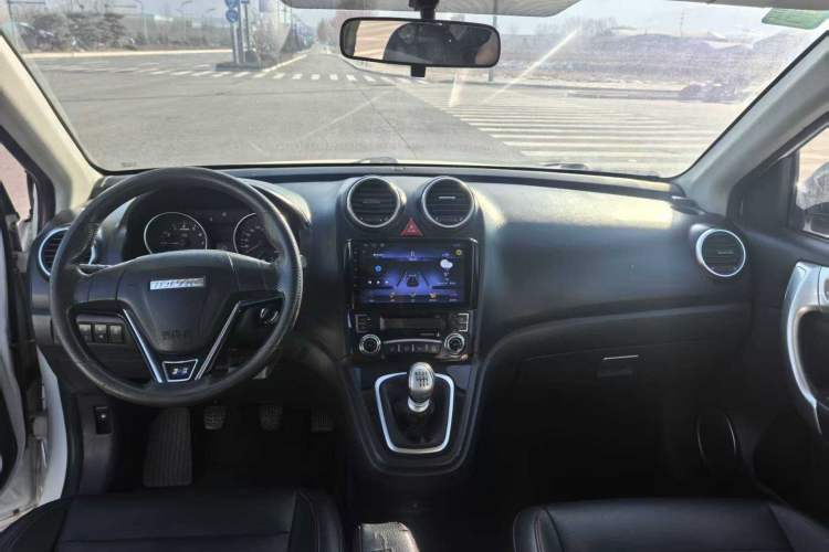 Used Haval H6 2016 Upgraded Model 1.5T Manual Two-Wheel Drive Urban Version Interior 1