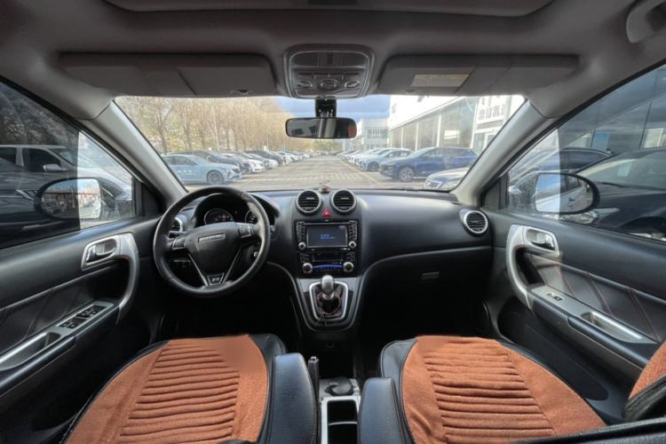 Used Haval H6 2016 Upgraded Model 1.5T Manual Two-Wheel Drive Elite Version Interior 1