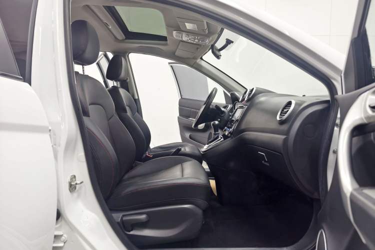 Used Haval H6 2016 Upgraded Model 1.5T Automatic Two-Wheel Drive Elite Version Interior 2