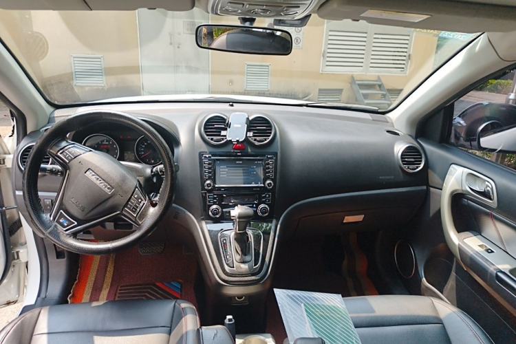 Used Haval H6 2016 Upgraded Model 1.5T Automatic Two-Wheel Drive Elite Version Interior 2