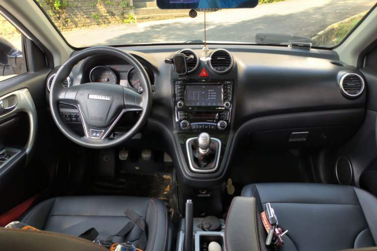 Used Haval H6 2016 Upgraded Model 1.5T Manual Two-Wheel Drive Urban Version Interior 2
