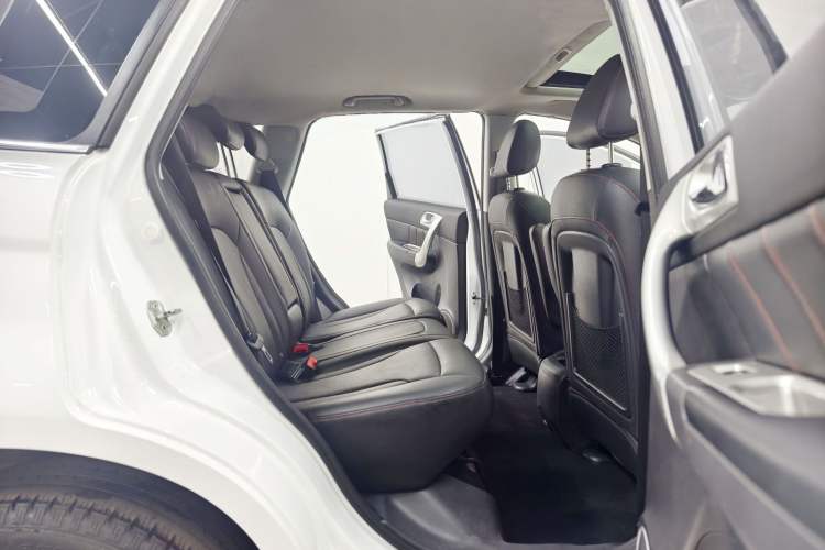 Used Haval H6 2016 Upgraded Model 1.5T Automatic Two-Wheel Drive Elite Version Interior 3