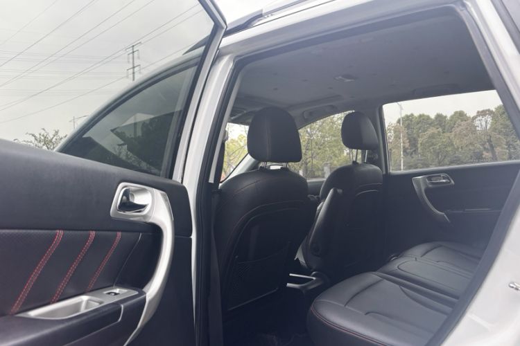 Used Haval H6 2016 Upgraded Model 1.5T Automatic Two-Wheel Drive Elite Version Interior 3