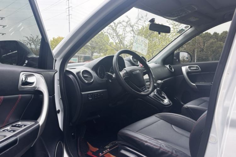 Used Haval H6 2016 Upgraded Model 1.5T Automatic Two-Wheel Drive Elite Version Interior 4