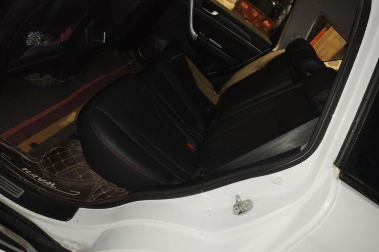Used Haval H6 2016 Upgraded Model 1.5T Automatic Two-Wheel Drive Prestige Version Interior 4