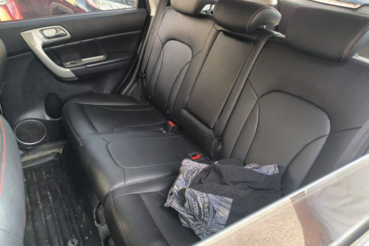 Used Haval H6 2016 Upgraded Model 1.5T Manual Two-Wheel Drive Urban Version Interior 4