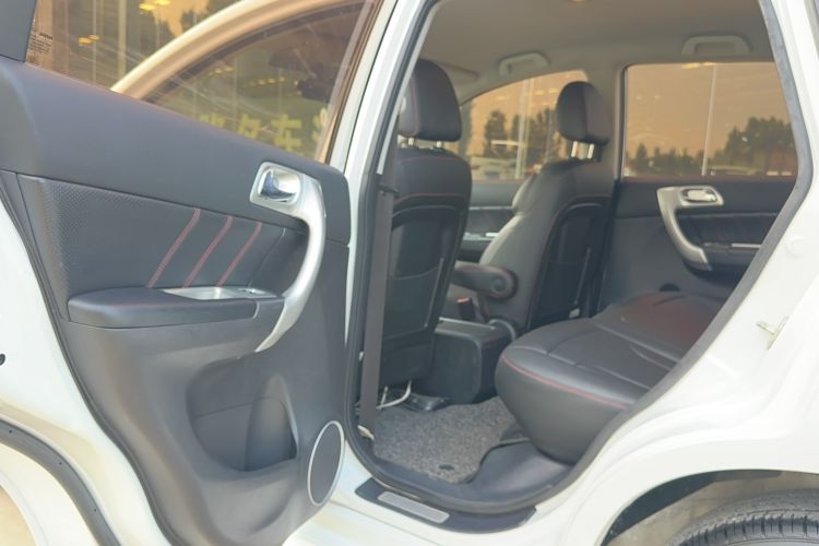 Used Haval H6 2016 Upgraded Model 1.5T Manual Two-Wheel Drive Urban Version Interior 6