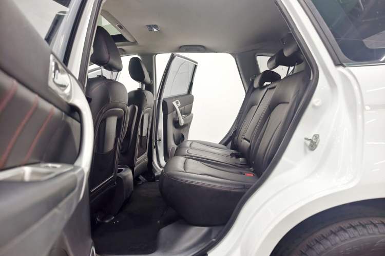 Used Haval H6 2016 Upgraded Model 1.5T Automatic Two-Wheel Drive Elite Version Interior 9