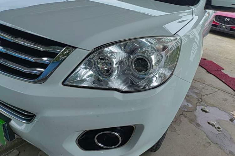 Used Haval H6 2016 Upgraded Model 1.5T Manual Two-Wheel Drive Urban Version Left Front Headlight